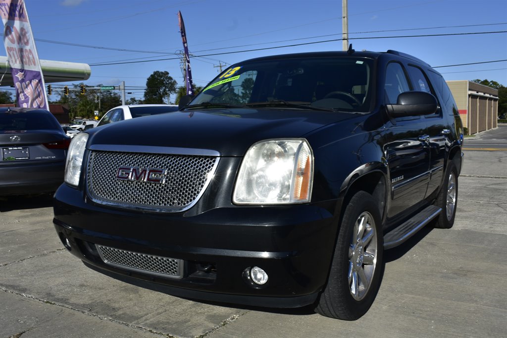 2013 GMC Yukon Denali photo 2