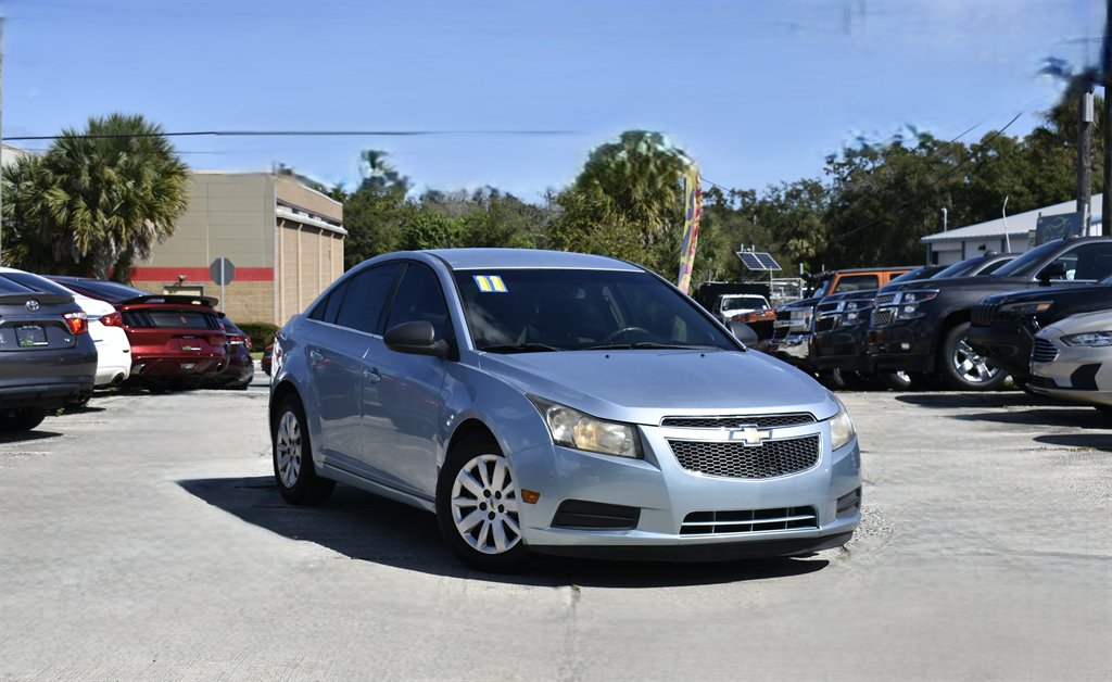 2011 Chevrolet Cruze LS's photo