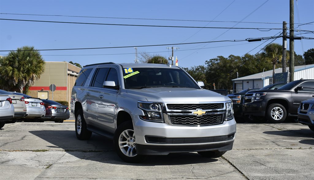 2016 Chevrolet Suburban LS's photo